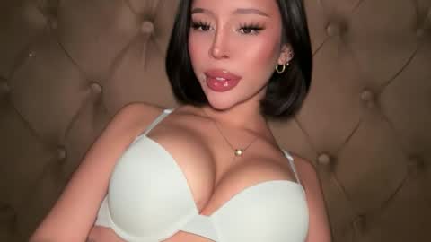 Elle  dont forget to folloW me and thumbs up online show from 03-21-26, 01:43