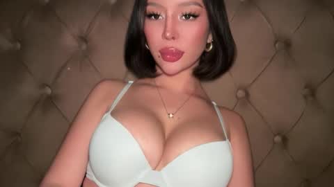 Elle  dont forget to folloW me and thumbs up online show from 03-30-26, 12:06