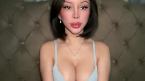 Elle  dont forget to folloW me and thumbs up online show from 05-24-26, 12:04