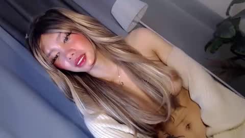 Snapshot of thehornygirl_laisa chatting on 05-27-26, 01:35 laisa online show from 05-27-26, 01:35