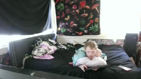 fuzzyfox online show from 09-25-25, 04:00