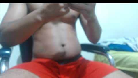Snapshot of thehousedog chatting on 05-04-26, 10:22 thehousedog online show from 05-04-26, 10:22
