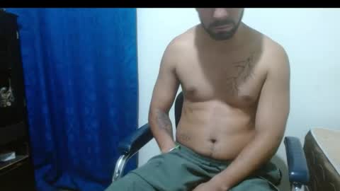 Snapshot of thehousedog chatting on 05-12-26, 02:14 thehousedog online show from 05-12-26, 02:14