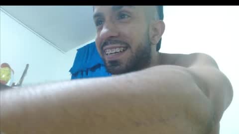 Snapshot of thehousedog chatting on 05-23-26, 03:01 thehousedog online show from 05-23-26, 03:01