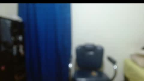 Snapshot of thehousedog chatting on 05-23-26, 06:12 thehousedog online show from 05-23-26, 06:12
