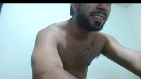 Snapshot of thehousedog chatting on 06-03-26, 02:47 thehousedog online show from 06-03-26, 02:47