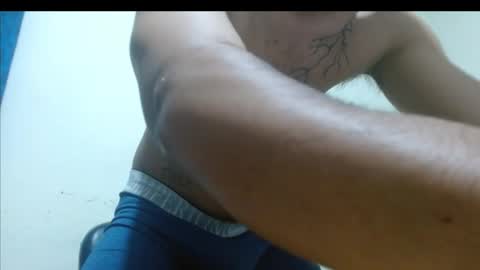 Snapshot of thehousedog chatting on 06-08-26, 01:33 thehousedog online show from 06-08-26, 01:33