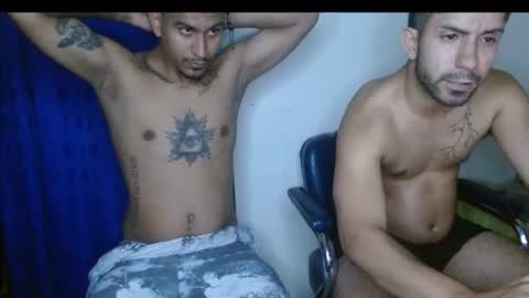 Snapshot of thehousedog chatting on 06-11-26, 12:32 thehousedog online show from 06-11-26, 12:32