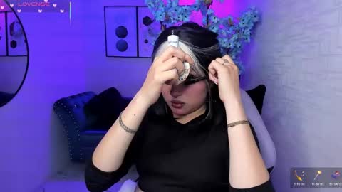 Snapshot of theia_moon_ chatting on 11-08-25, 05:29 Theia online show from 11-08-25, 05:29