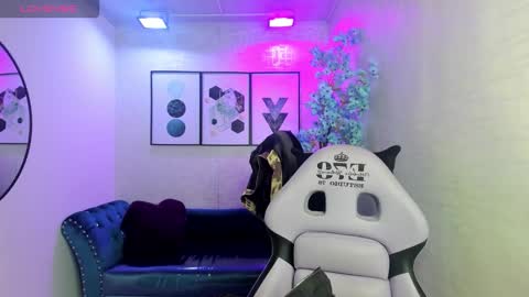 Snapshot of theia_moon_ chatting on 11-29-25, 12:30 Theia online show from 11-29-25, 12:30