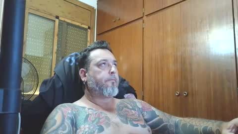 Snapshot of thekier chatting on 11-18-25, 02:43 thekier online show from 11-18-25, 02:43