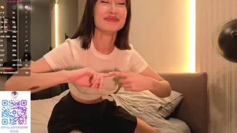 Snapshot of theladyofdiamondz chatting on 04-19-26, 06:02 Ayln online show from 04-19-26, 06:02