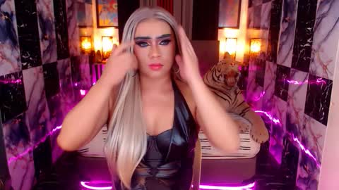 Snapshot of thelastdestroyerxx chatting on 11-30-25, 12:14 Paula online show from 11-30-25, 12:14