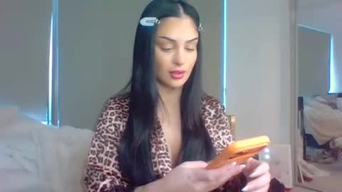Snapshot of theleilaxo chatting on 06-18-26, 05:41 Hopeee online show from 06-18-26, 05:41
