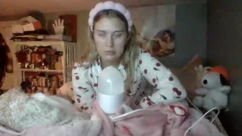 Snapshot of thelittlebambii chatting on 12-15-25, 03:55 Little Bambii online show from 12-15-25, 03:55