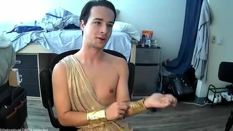 Snapshot of thelonglouie chatting on 10-28-25, 04:31 Louie online show from 10-28-25, 04:31