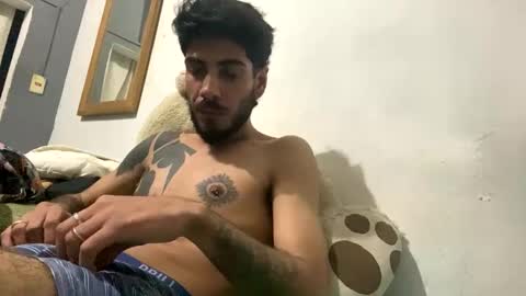 Snapshot of themarttinguyyy chatting on 09-30-25, 01:43 themarttinguyyy online show from 09-30-25, 01:43