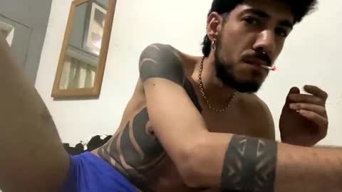 Snapshot of themarttinguyyy chatting on 12-18-25, 05:35 themarttinguyyy online show from 12-18-25, 05:35