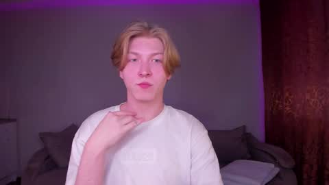 Snapshot of themikesever chatting on 03-04-26, 01:33 Sever online show from 03-04-26, 01:33