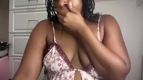 Snapshot of thenaturalgoddess chatting on 07-06-26, 05:26 TheNaturalGoddess online show from 07-06-26, 05:26