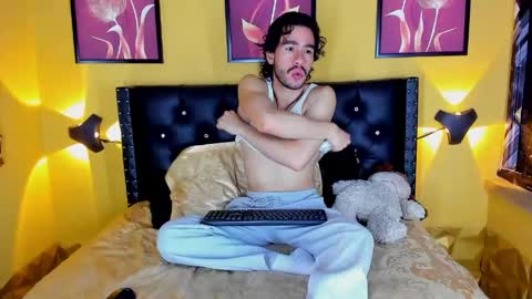 Snapshot of theo_riviera chatting on 05-20-26, 01:39 theo_riviera online show from 05-20-26, 01:39