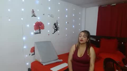 Snapshot of thepecadora chatting on 12-16-25, 02:05 thepecadora online show from 12-16-25, 02:05