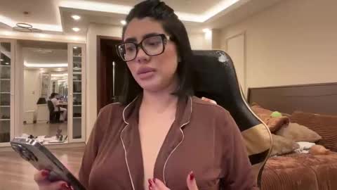 Snapshot of therealcamilabaddie chatting on 10-01-25, 04:40 therealcamilabaddie online show from 10-01-25, 04:40