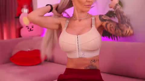 Snapshot of therealfallingangel chatting on 02-28-25, 09:58 Deea online show from 02-28-25, 09:58