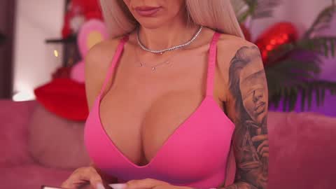 Snapshot of therealfallingangel chatting on 01-06-26, 05:33 Deea online show from 01-06-26, 05:33