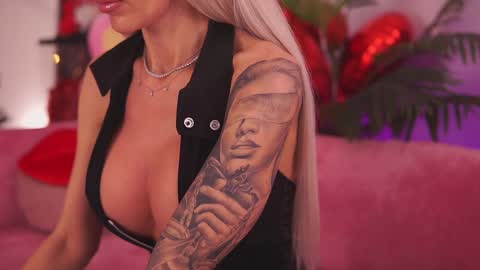 Snapshot of therealfallingangel chatting on 01-08-26, 06:21 Deea online show from 01-08-26, 06:21