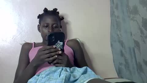 Snapshot of therry_heart chatting on 02-25-26, 07:12 hearty online show from 02-25-26, 07:12