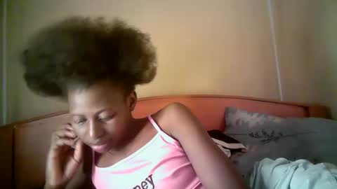 Snapshot of therry_heart chatting on 04-29-26, 04:27 hearty online show from 04-29-26, 04:27