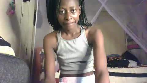 Snapshot of therry_heart chatting on 05-14-26, 05:58 hearty online show from 05-14-26, 05:58