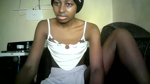 Snapshot of therry_heart chatting on 06-01-26, 09:55 hearty online show from 06-01-26, 09:55