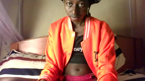 Snapshot of therry_heart chatting on 07-16-26, 07:25 hearty online show from 07-16-26, 07:25