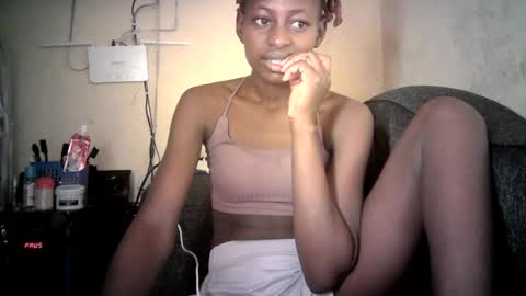 Snapshot of therry_heart chatting on 07-25-26, 03:59 hearty online show from 07-25-26, 03:59