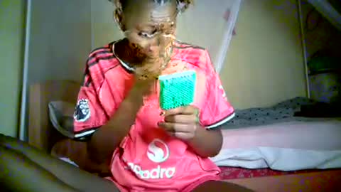 Snapshot of therry_heart chatting on 07-28-26, 03:35 hearty online show from 07-28-26, 03:35