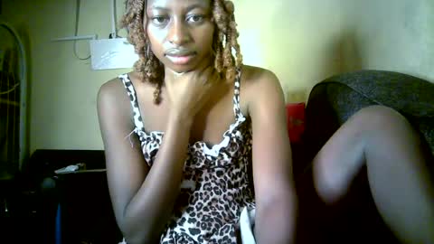 Snapshot of therry_heart chatting on 08-05-26, 08:28 hearty online show from 08-05-26, 08:28