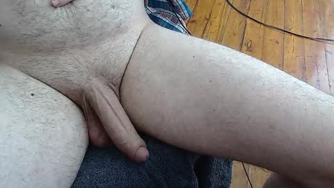 Snapshot of thesneakysqueeker chatting on 02-01-26, 12:04 Peter online show from 02-01-26, 12:04