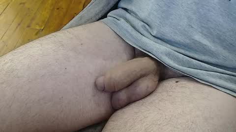 Snapshot of thesneakysqueeker chatting on 05-04-26, 05:31 Peter online show from 05-04-26, 05:31