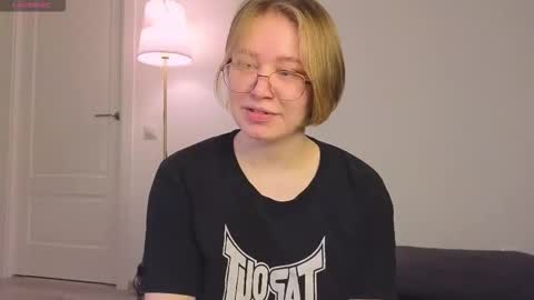 Snapshot of thestaronsky chatting on 01-15-26, 05:45 Lucia online show from 01-15-26, 05:45