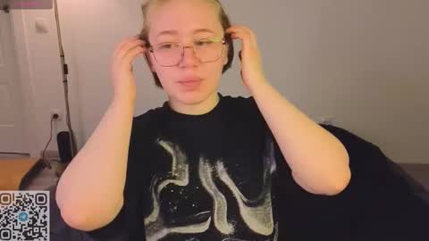 Snapshot of thestaronsky chatting on 01-16-26, 05:44 Lucia online show from 01-16-26, 05:44