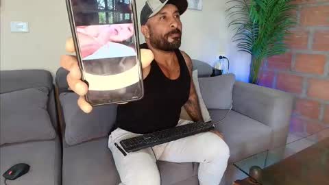 Snapshot of thestraightroom chatting on 03-09-26, 06:23 thestraightroom online show from 03-09-26, 06:23