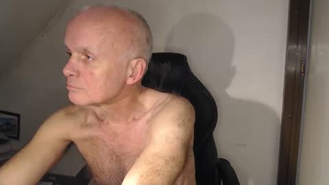 Snapshot of thestrip01 chatting on 12-04-25, 08:34 NudeDJ online show from 12-04-25, 08:34