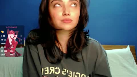 Snapshot of thesweethari chatting on 12-15-25, 01:10 I dont do real meetings My bio online show from 12-15-25, 01:10