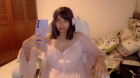 Snapshot of thetalkingbutt chatting on 12-02-24, 03:15 Mai online show from 12-02-24, 03:15