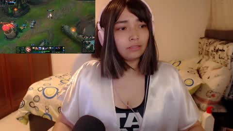 Snapshot of thetalkingbutt chatting on 12-06-24, 04:58 Mai online show from 12-06-24, 04:58