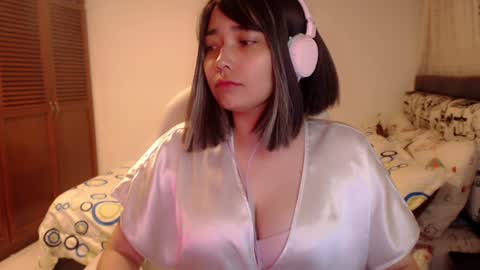 Snapshot of thetalkingbutt chatting on 12-12-24, 01:10 Mai online show from 12-12-24, 01:10