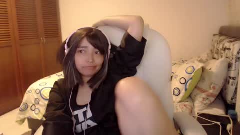 Snapshot of thetalkingbutt chatting on 03-10-25, 05:11 Mai online show from 03-10-25, 05:11