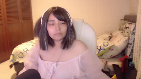 Snapshot of thetalkingbutt chatting on 03-12-25, 05:24 Mai online show from 03-12-25, 05:24